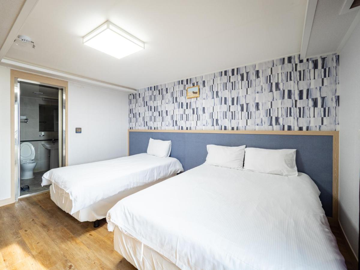 סאוגוויפו Jeju Moseulpo Hotel מראה חיצוני תמונה