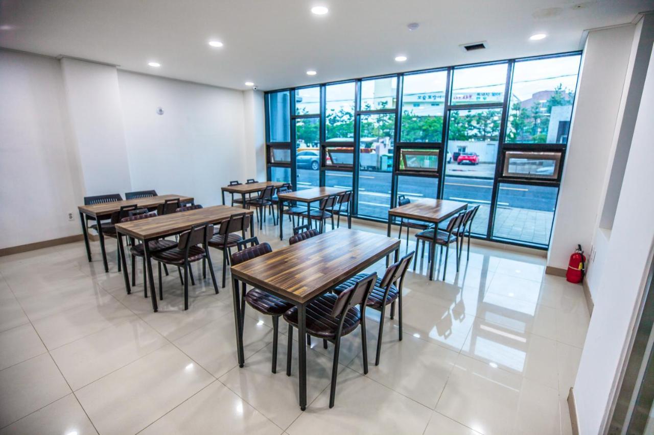 סאוגוויפו Jeju Moseulpo Hotel מראה חיצוני תמונה